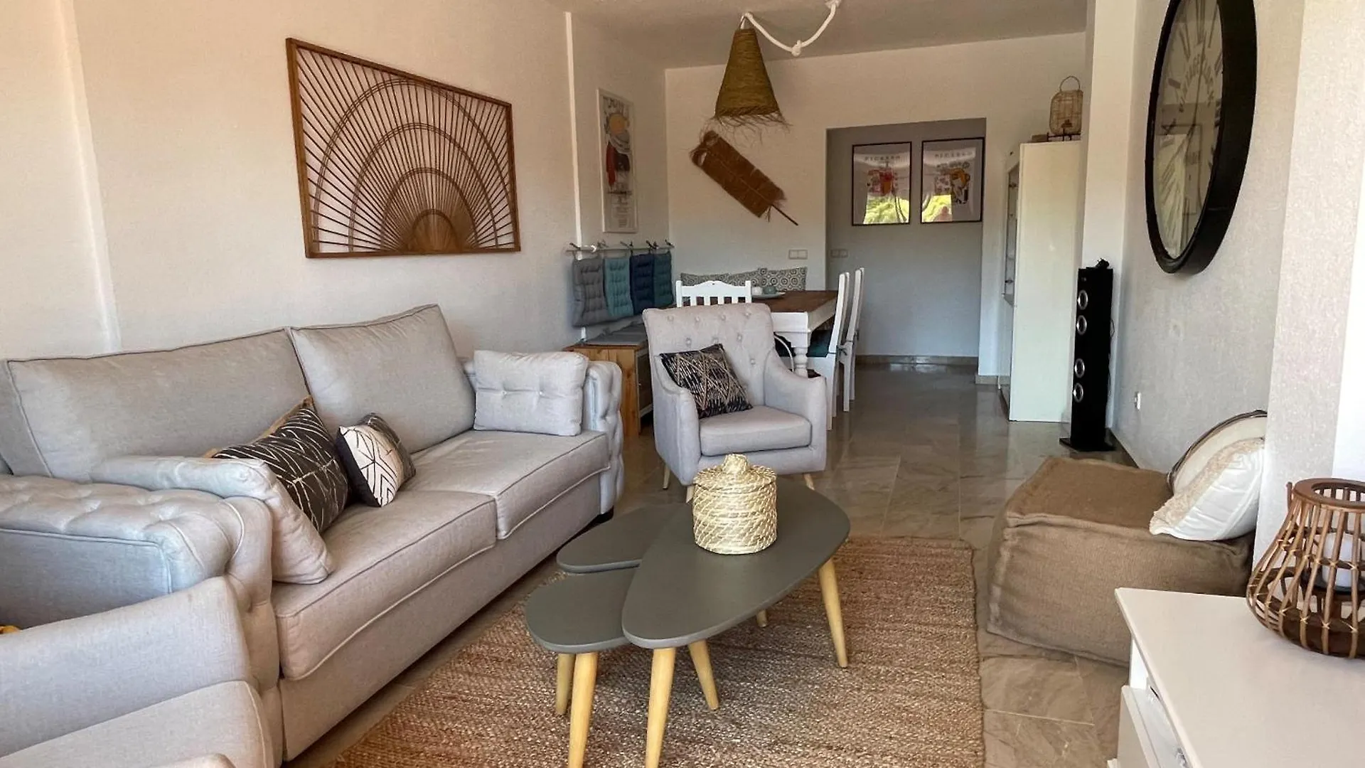 2231 - Amazing 3 Bedrooms With 3 Sunny Terraces 卡萨雷斯 0*,  西班牙